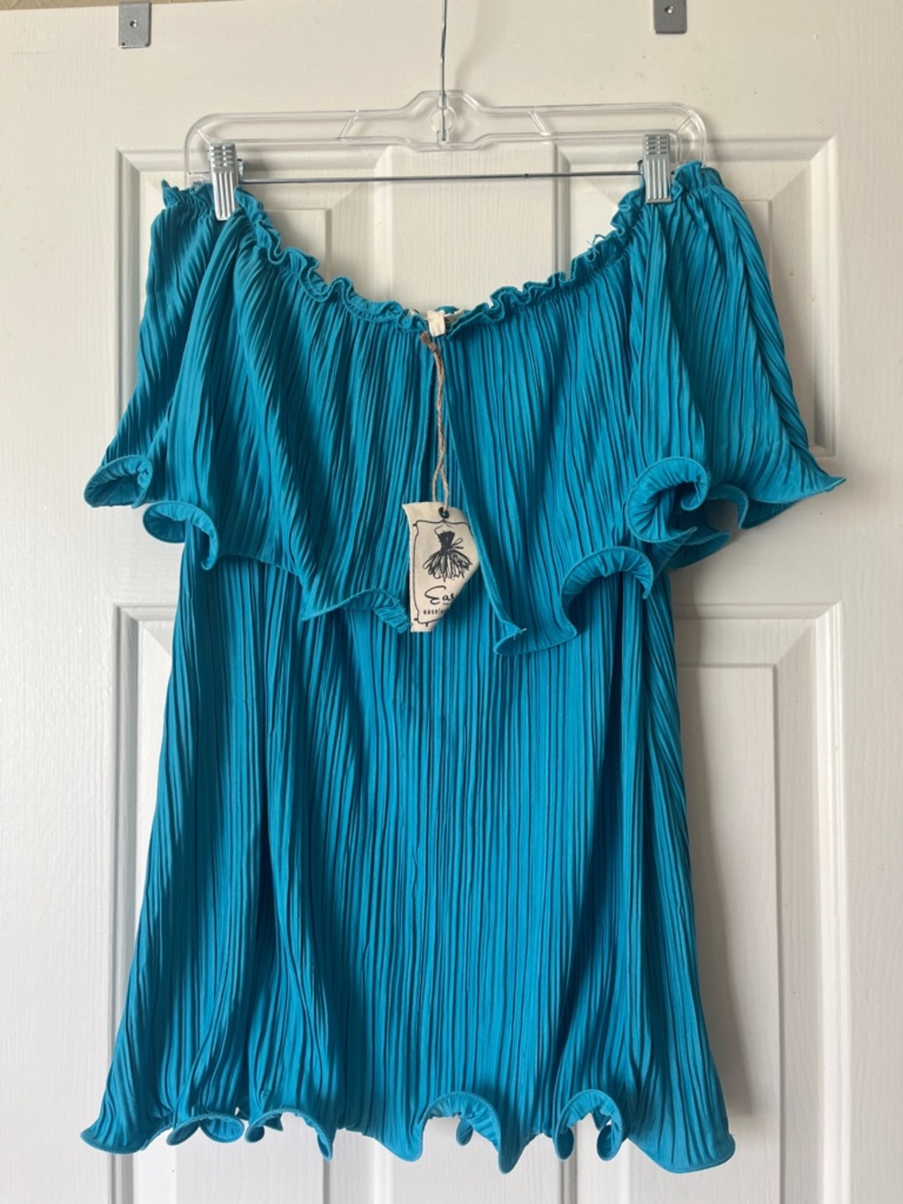 Easel Off-Shoulder Ruffle Pleated Blouse in Teal